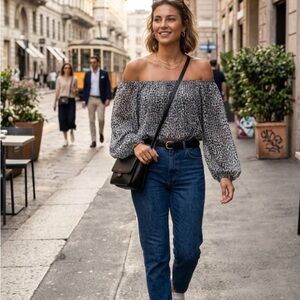 Vince Camuto Leopard Print Poet Shirt. Size xs